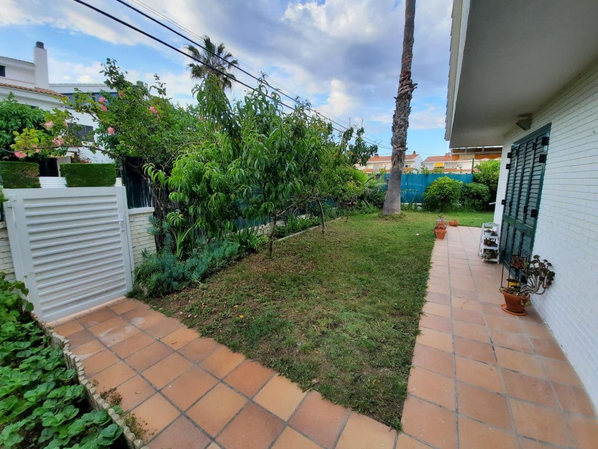 Apartmán Cosy House With Garden Infront Of The Sea Creixell Exteriér fotografie