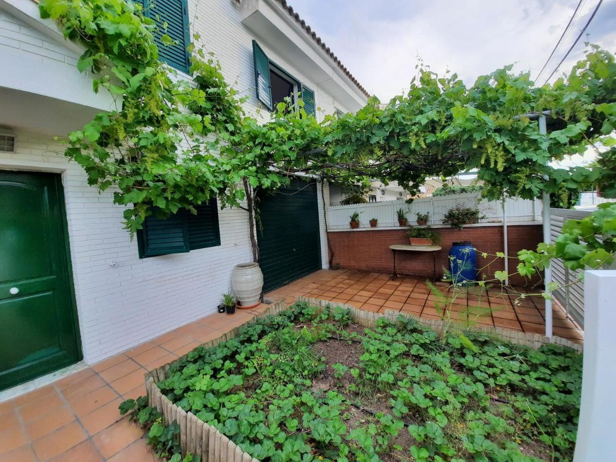 Apartmán Cosy House With Garden Infront Of The Sea Creixell Exteriér fotografie