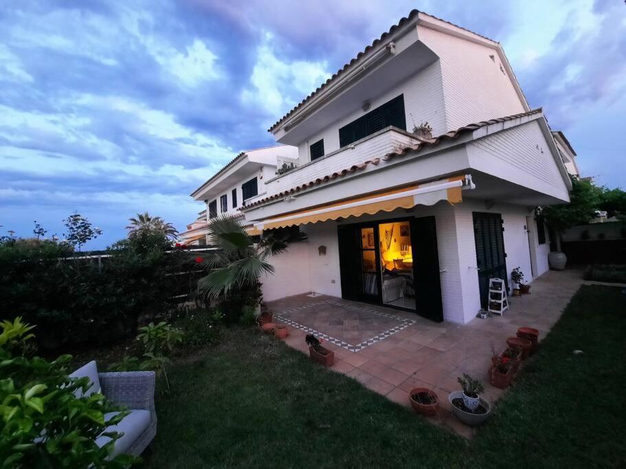 Apartmán Cosy House With Garden Infront Of The Sea Creixell Exteriér fotografie